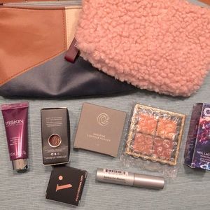 FREE SURPRISE SAMPLE WITH EVERY PURCHASE